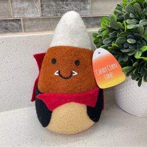 NEW Candy Corn Lane Wool Felt Vampire Figurine Halloween Decor Red Cape Dracula